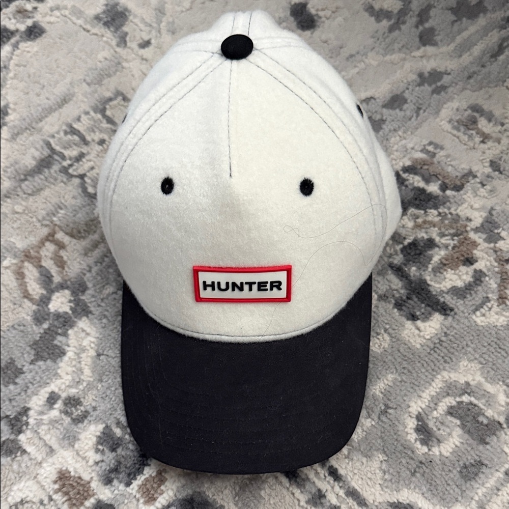 Hunter Monochrome Cap with Logo